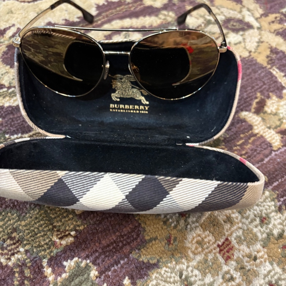 Burberry Original Sunglasses 🕶 - Picture 14 of 15